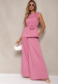 Renee - Różowy Komplet Bluzka bez Rękawów z Aplikacją 3D Spodnie Typu Palazzo Wreviana. Kolor: różowy. Materiał: materiał. Wzór: aplikacja #4