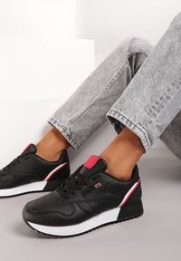 Renee - Czarne Sneakersy Zelyxo. Wysokość cholewki: przed kostkę. Nosek buta: okrągły. Zapięcie: sznurówki. Kolor: czarny. Materiał: jeans, dresówka. Szerokość cholewki: normalna #1