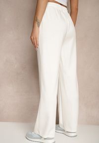 Renee - Białe Spodnie z Dodatkiem Wiskozy Dresowe High Waist Ellanoria. Okazja: na co dzień. Stan: podwyższony. Kolor: biały. Materiał: wiskoza, dresówka. Styl: casual #3