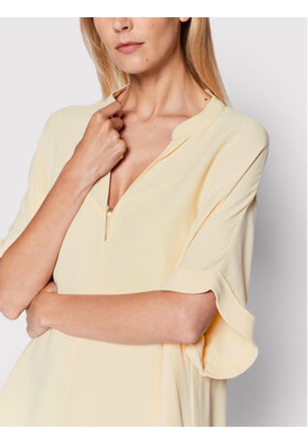 Herskind Sukienka codzienna Olina 4418736 Beżowy Oversize. Okazja: na co dzień. Kolor: beżowy. Materiał: wiskoza. Typ sukienki: proste, oversize. Styl: casual