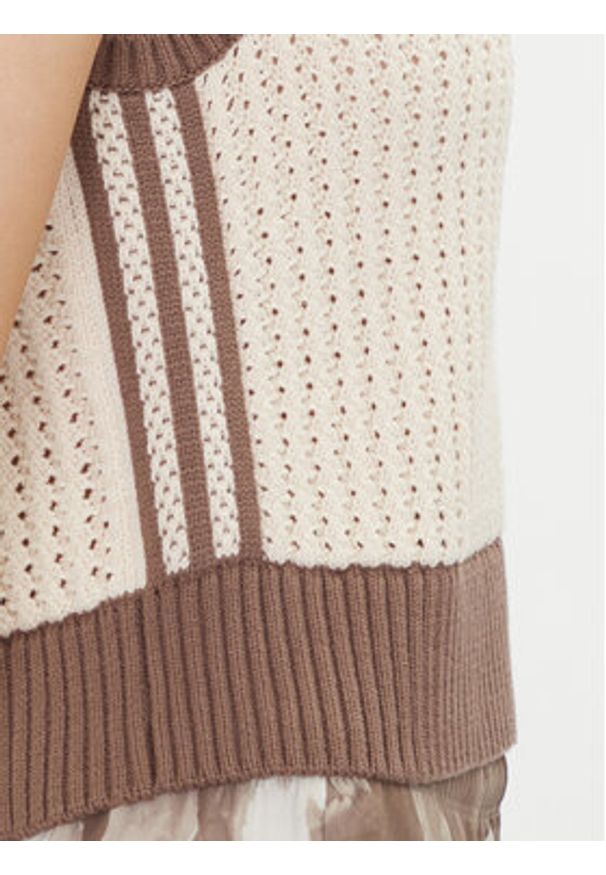 Adidas - adidas Sweter adicolor JD0904 Beżowy Regular Fit. Kolor: beżowy. Materiał: bawełna, syntetyk