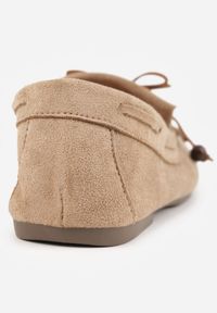 Renee - Beżowe Mokasyny VICES z Imitacji Zamszu z Kokardką Kolorowymi Koralikami i Skórzaną Wkładką Nenden. Okazja: na co dzień. Kolor: beżowy. Materiał: skóra, zamsz. Wzór: kolorowy. Styl: casual, elegancki #8