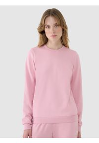 4f - 4F Bluza dresowa nierozpinana bez kaptura damska - różowa L. Okazja: na co dzień. Typ kołnierza: bez kaptura. Kolor: różowy. Materiał: dresówka. Wzór: gładki, ze splotem. Styl: casual, klasyczny, sportowy #1