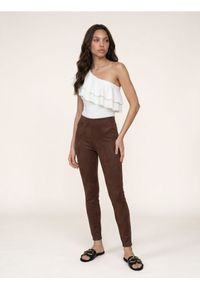 Sinsay - Legginsy z imitacji zamszu - brązowy. Kolor: brązowy. Materiał: zamsz #1