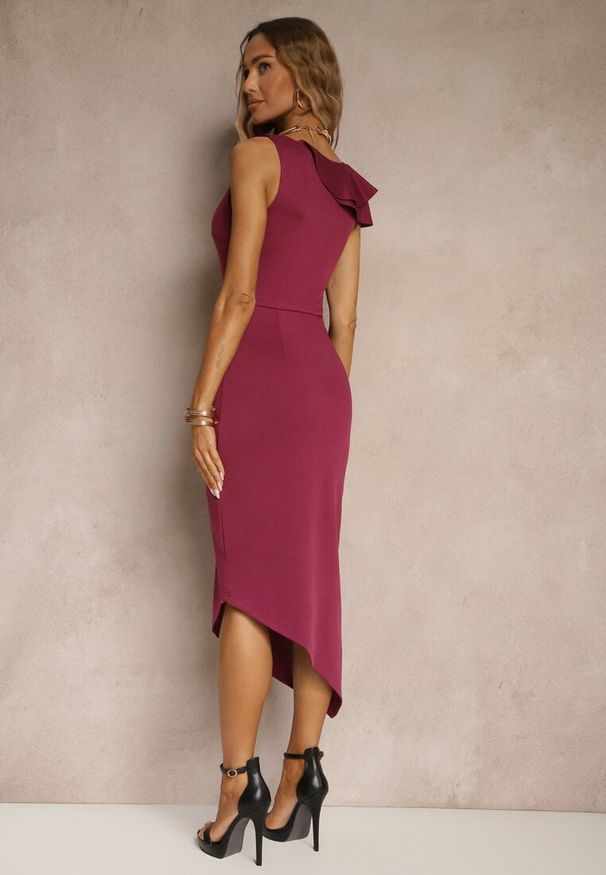 Renee - Fioletowa Asymetryczna Sukienka Vices Koktajlowa Ozdobiona Falbanką Zivorin. Okazja: na imprezę. Kolor: fioletowy. Wzór: aplikacja. Typ sukienki: asymetryczne. Styl: wizytowy