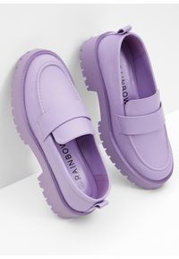 bonprix - Półbuty loafersy chunky. Kolor: fioletowy