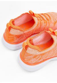 bonprix - Wygodne sneakersy wsuwane z miękkiego materiału. Zapięcie: bez zapięcia. Kolor: pomarańczowy. Materiał: materiał #2
