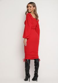 Born2be - Czerwona Dopasowana Sukienka ze Ściągaczami Munnesa. Kolor: czerwony. Długość: mini #2