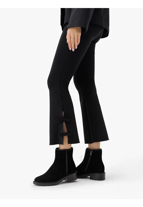 Ryłko - Czarne botki ze skóry welurowej. Okazja: na co dzień. Nosek buta: okrągły. Zapięcie: zamek. Kolor: czarny. Szerokość cholewki: normalna. Wysokość cholewki: za kostkę. Materiał: skóra, welur. Obcas: na obcasie. Styl: casual, street. Wysokość obcasa: średni