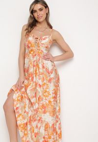 Born2be - Pomarańczowa Sukienka z Wiskozy i Bawełny Rozkloszowana w Kwiatowy Print z Ozdobnym Wiązaniem Wiama. Okazja: na co dzień. Kolor: pomarańczowy. Materiał: bawełna, wiskoza. Wzór: kwiaty, nadruk. Typ sukienki: rozkloszowane. Styl: casual, elegancki #1