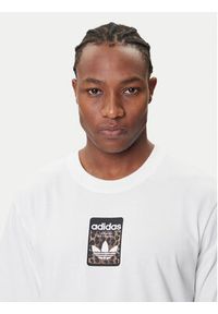 Adidas - adidas T-Shirt Leo JV7570 Biały Oversize. Kolor: biały. Materiał: bawełna #5