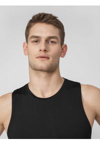 4f - Tank top treningowy regular szybkoschnący męski. Kolor: czarny. Materiał: dzianina, materiał #2