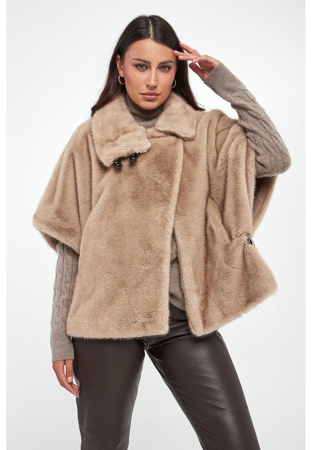 Pinko - Ponczo futrzane Comodino PINKO. Materiał: futro