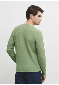 Ochnik - Zielony sweter męski basic. Okazja: na co dzień. Kolor: zielony. Materiał: bawełna. Długość: długie. Wzór: ze splotem. Styl: casual #4