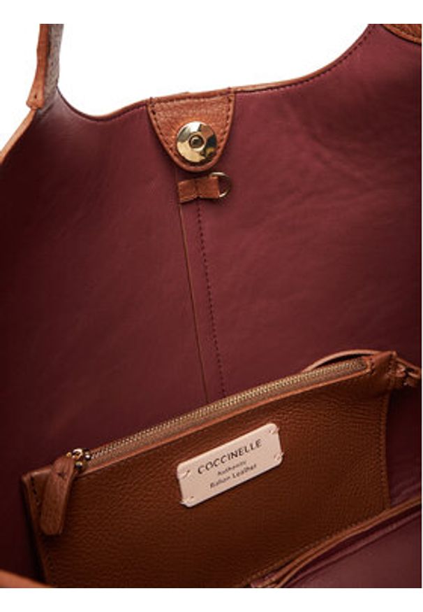 Coccinelle Torebka SHA Coccinelle C-Easy E1 SHA 11 01 01 Brązowy. Kolor: brązowy. Materiał: skórzane