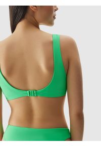 4f - Góra od bikini damska - zielona. Kolor: zielony. Materiał: włókno, syntetyk, elastan, materiał. Wzór: jednolity