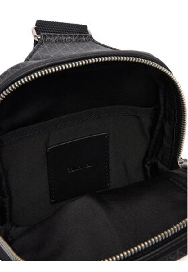Calvin Klein Saszetka Emblem Aop Coated Square Sling LV04D3335G Czarny. Kolor: czarny. Materiał: skóra