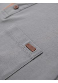 Ombre Clothing - Męski t-shirt z dekoltem na guziki i zamszowym wykończeniem – szary V3. Okazja: na co dzień. Kolor: szary. Materiał: zamsz. Wzór: gładki. Styl: klasyczny, casual #4