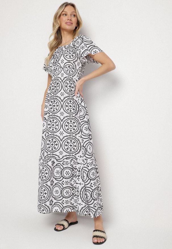 Born2be - Czarno-Biała Rozkloszowana Sukienka z Bawełną i Abstrakcyjnym Wzorem Ldivoria. Okazja: na spacer, na imprezę. Kolor: czarny. Materiał: bawełna. Styl: elegancki