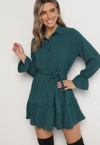 Born2be - Ciemnozielona Koszulowa Sukienka z Wiązanym Paskiem Stevania. Kolor: zielony. Materiał: materiał. Typ sukienki: koszulowe. Długość: mini