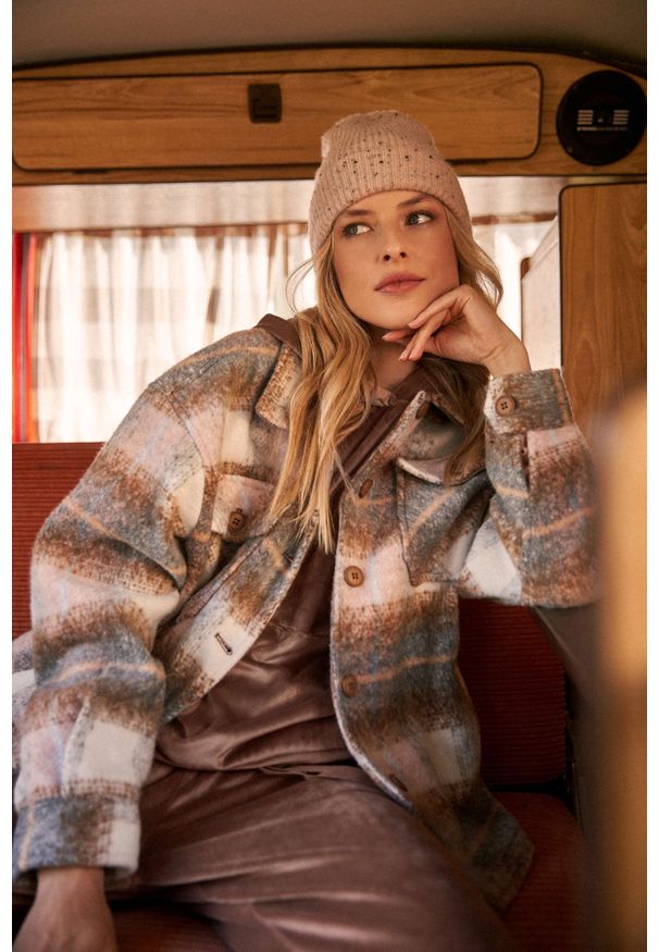 MOODO - Czapka z prażkowanej dzianiny. Materiał: dzianina. Wzór: melanż. Styl: klasyczny