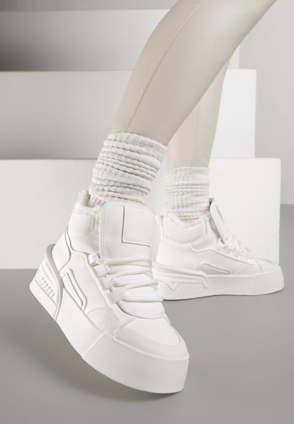 Born2be - Białe Ocieplane Sneakersy na Grubej Podeszwie z Tłoczonym Wzorem Anweda. Okazja: na co dzień. Kolor: biały. Materiał: jeans