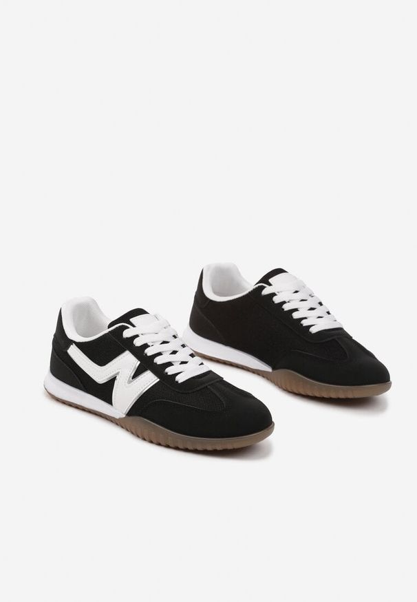 Renee - Czarne Sneakersy Klasyczne Tenisówki Istia. Okazja: na co dzień. Kolor: czarny. Materiał: jeans. Wzór: aplikacja. Obcas: na obcasie. Wysokość obcasa: niski