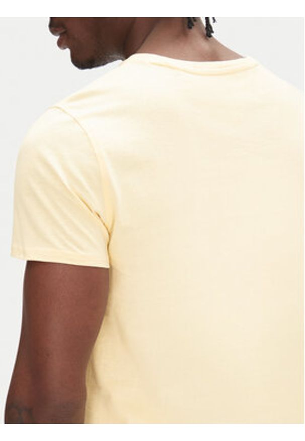 Tommy Jeans T-Shirt DM0DM04411 Żółty Slim Fit. Kolor: żółty. Materiał: bawełna