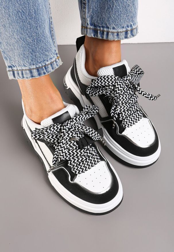 Born2be - Czarne Sneakersy z Szerokim Ozdobnym Sznurowaniem Efenizja. Kolor: czarny