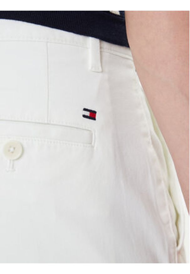 TOMMY HILFIGER - Tommy Hilfiger Chinosy Denton Essential MW0MW40262 Biały Straight Fit. Kolor: biały. Materiał: bawełna