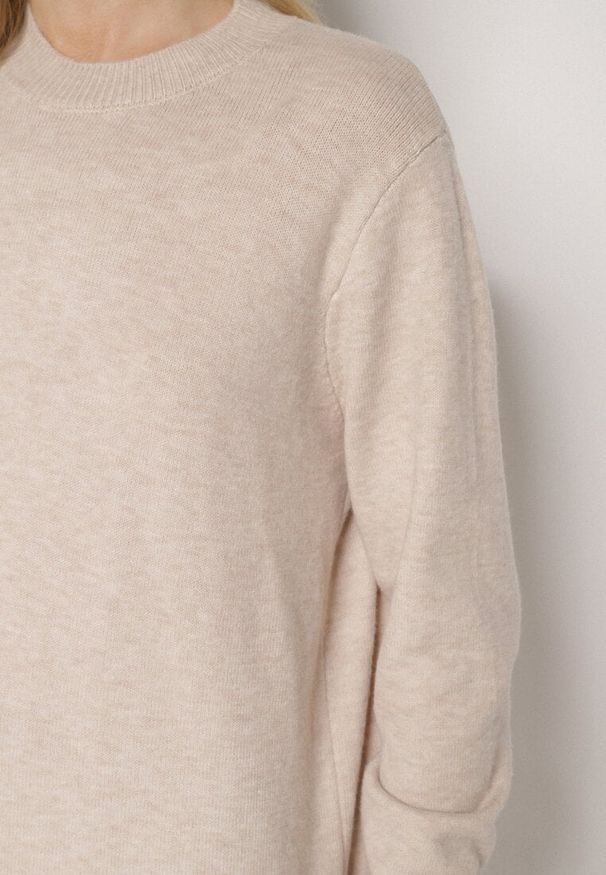 Born2be - Beżowy Casualowy Sweter z Wełną i Bawełną Nedalla. Okazja: na co dzień. Kolor: beżowy. Materiał: bawełna, wełna. Długość rękawa: długi rękaw. Długość: długie. Styl: casual