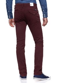 Lee - LEE SPODNIE MĘSKIE CHINO BURGUNDY ARRAY L768LL26. Okazja: na co dzień. Styl: elegancki, wizytowy, casual