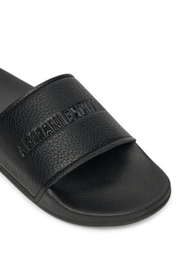 Armani Exchange Klapki XUP017 XV795 00002 Czarny. Kolor: czarny. Materiał: skóra
