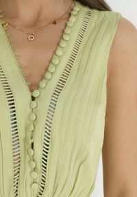 Born2be - Zielona Wiskozowa Sukienka Maxi z Gumką w Pasie i Ozdobnym Dekoltem Nashira. Kolor: zielony. Materiał: wiskoza. Sezon: wiosna, lato. Długość: maxi #5