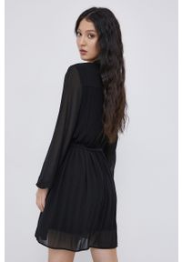 JDY - Jacqueline de Yong Sukienka kolor czarny mini rozkloszowana. Kolor: czarny. Materiał: tkanina. Długość rękawa: długi rękaw. Wzór: gładki. Typ sukienki: rozkloszowane. Długość: mini #5
