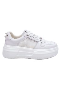 Damskie Klasyczne Buty Sportowe GOE LL2N4060 Białe. Kolor: biały. Materiał: skóra, tkanina. Wzór: aplikacja. Obcas: na platformie