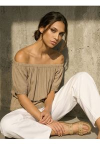 Sinsay - Koszulowa bluzka z haftowaną lamówką i wiskozą - kremowy. Kolor: kremowy. Materiał: wiskoza. Wzór: haft #1