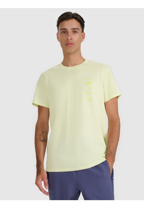 4f - 4F T-shirt regular z nadrukiem męski - oliwkowy/khaki S. Okazja: na co dzień. Kolor: brązowy, wielokolorowy, oliwkowy. Materiał: bawełna. Długość: długie. Wzór: nadruk. Styl: casual