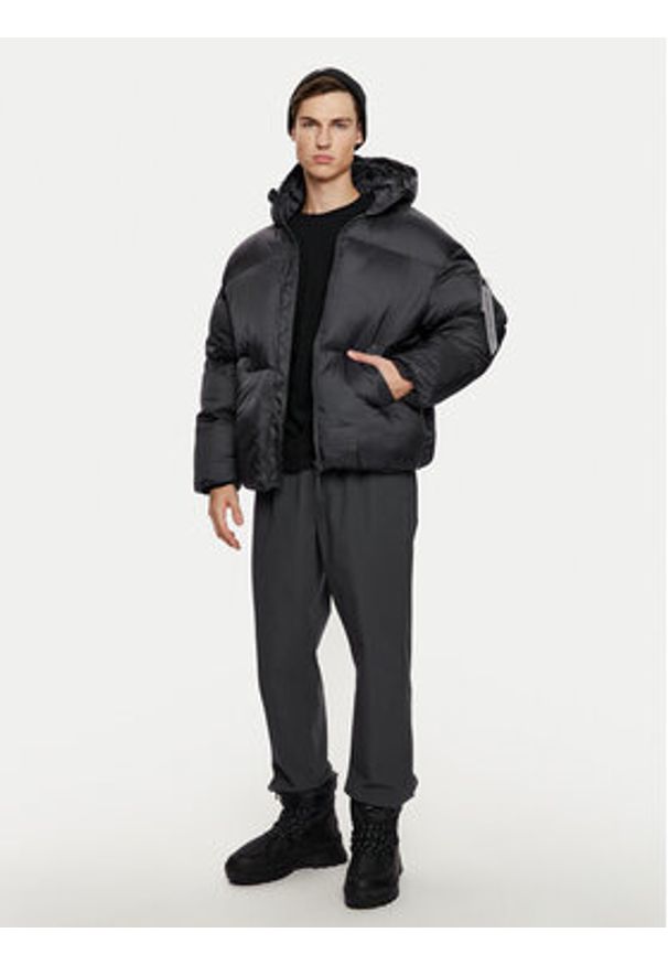 Alpha Industries Kurtka zimowa 148130 Czarny Regular Fit. Kolor: czarny. Materiał: syntetyk. Sezon: zima