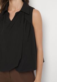 Born2be - Czarna Bluza Rozkloszowana Oversize z Kołnierzykiem Eridwen. Okazja: na co dzień. Typ kołnierza: kołnierzyk klasyczny, dekolt w serek. Kolor: czarny. Długość rękawa: długi rękaw. Długość: długie. Styl: klasyczny, casual #4