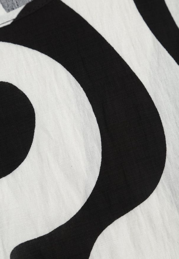 Born2be - Czarna Wiskozowa Bluzka Oversize z Krótkim Rękawem w Abstrakcyjny Wzór Ginedina. Okazja: na co dzień, do pracy, na spotkanie biznesowe. Kolor: czarny. Materiał: wiskoza. Długość rękawa: krótki rękaw. Długość: krótkie. Styl: casual, biznesowy, elegancki