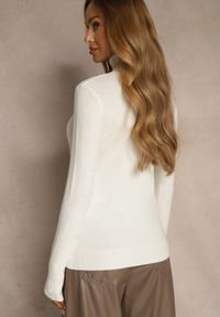 Renee - Jasnobeżowy Golf z Bawełną w Klasycznym Stylu Reiredia. Typ kołnierza: golf. Kolor: beżowy. Materiał: bawełna. Styl: klasyczny #2