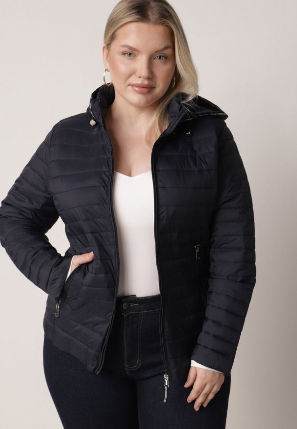 Born2be - Granatowa Pikowana Kurtka Przejściowa z Odpinanym Kapturem Tidesse. Kolor: niebieski. Materiał: poliester, jeans