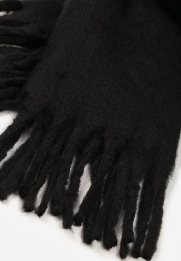 Born2be - Czarny Szalik z Frędzlami Owedarria. Okazja: na co dzień. Kolor: czarny. Materiał: dresówka, jeans. Styl: casual, elegancki