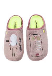 Hot Potatoes by Gioseppo - Kapcie damskie Gioseppo Hot Potatoes, pantofle na płaskiej podeszwie z ozdobnymi napisami ocieplane, różowe, Slayton-76947. Okazja: do domu. Kolor: różowy. Materiał: materiał. Wzór: nadruk, napisy, aplikacja. Obcas: na płaskiej podeszwie #7