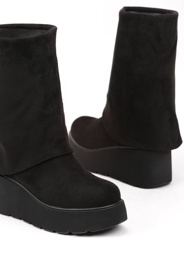 Born2be - Czarne Ocieplane Botki na Koturnie z Wywiniętą Cholewką Vamila. Okazja: na co dzień. Kolor: czarny. Materiał: jeans. Szerokość cholewki: normalna. Obcas: na koturnie. Styl: elegancki, casual