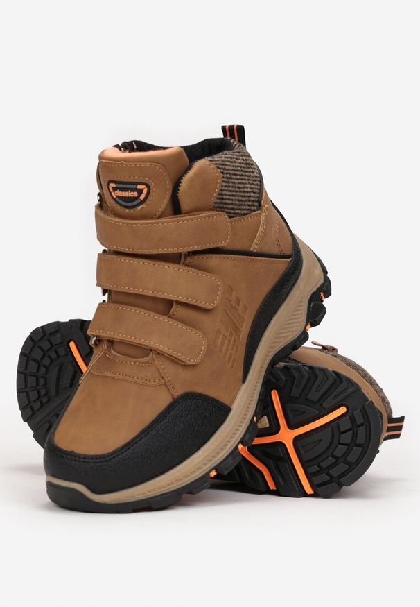 Born2be - Brązowe Traperki na Rzepy Isset. Wysokość cholewki: za kostkę. Zapięcie: rzepy. Kolor: brązowy. Materiał: materiał. Szerokość cholewki: normalna. Wzór: aplikacja