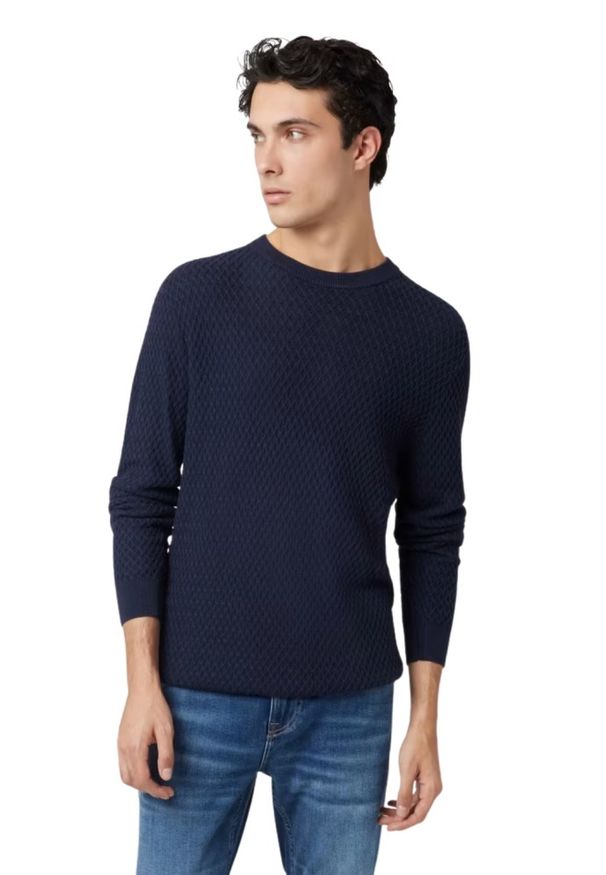 Guess - GUESS Granatowy sweter męski Davin Cn Ls. Kolor: niebieski. Materiał: bawełna. Długość rękawa: długi rękaw. Długość: długie. Wzór: bez wzorów. Styl: klasyczny, elegancki
