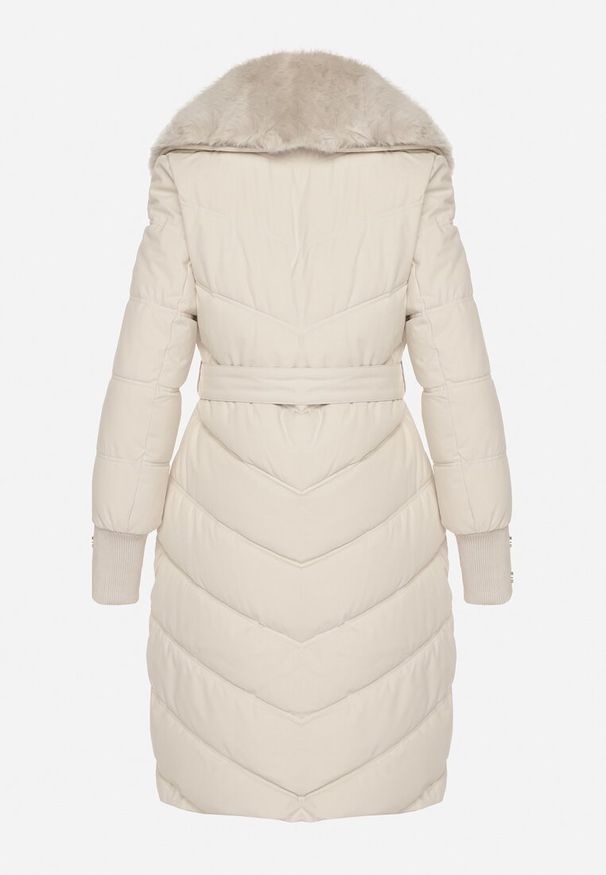 Born2be - Biała Elegancka Kurtka z Pikowanymi Przeszyciami i Futrzanym Kołnierzem Gallea. Okazja: na co dzień, na spacer. Kolor: biały. Materiał: futro. Sezon: zima. Styl: elegancki