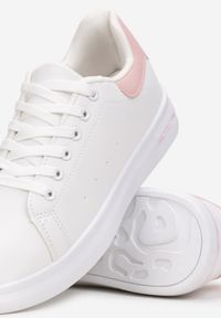 Born2be - Biało-Różowe Sneakersy Sznurowane na Płaskiej Podeszwie Azih. Nosek buta: okrągły. Zapięcie: sznurówki. Kolor: biały. Materiał: materiał. Sezon: wiosna, jesień. Obcas: na płaskiej podeszwie. Wysokość obcasa: niski #5